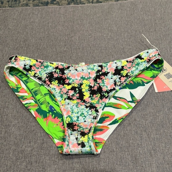 Maaji Women's Standard Classic Signature Cut, Reversible 3XL - Picture 3 of 10